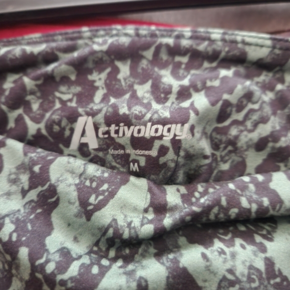 Snakeskin Print Leggings - Picture 2 of 5